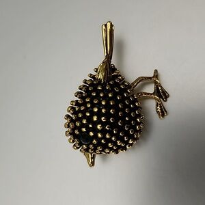 BIRD Brooch timeless Antique Agols  Tone Simulated emerald